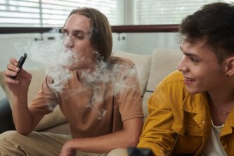 Elektronická cigareta od 12 nebo 15 let? Jak je to doopravdy