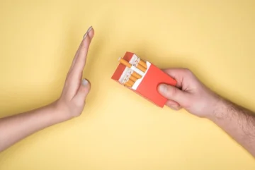 Co stojí za omezováním elektronických cigaret?